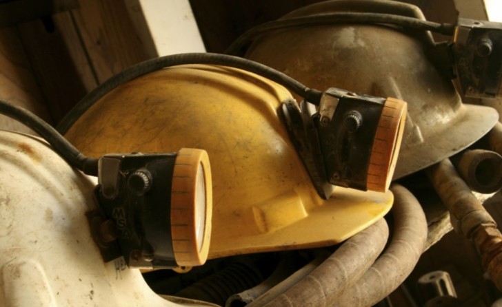 МЧС проводит эвакуацию персонала шахты Комсомолец