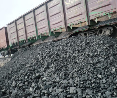 Украинцы воруют уголь из поездов